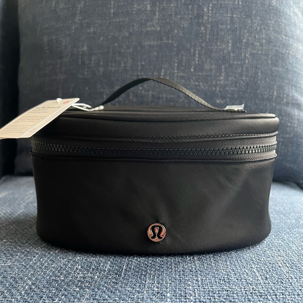 Lululemon, Oval Top Accessoires Kit Black